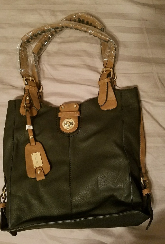 NWT 2in1 Black Vegan Leather handbag & crossbody